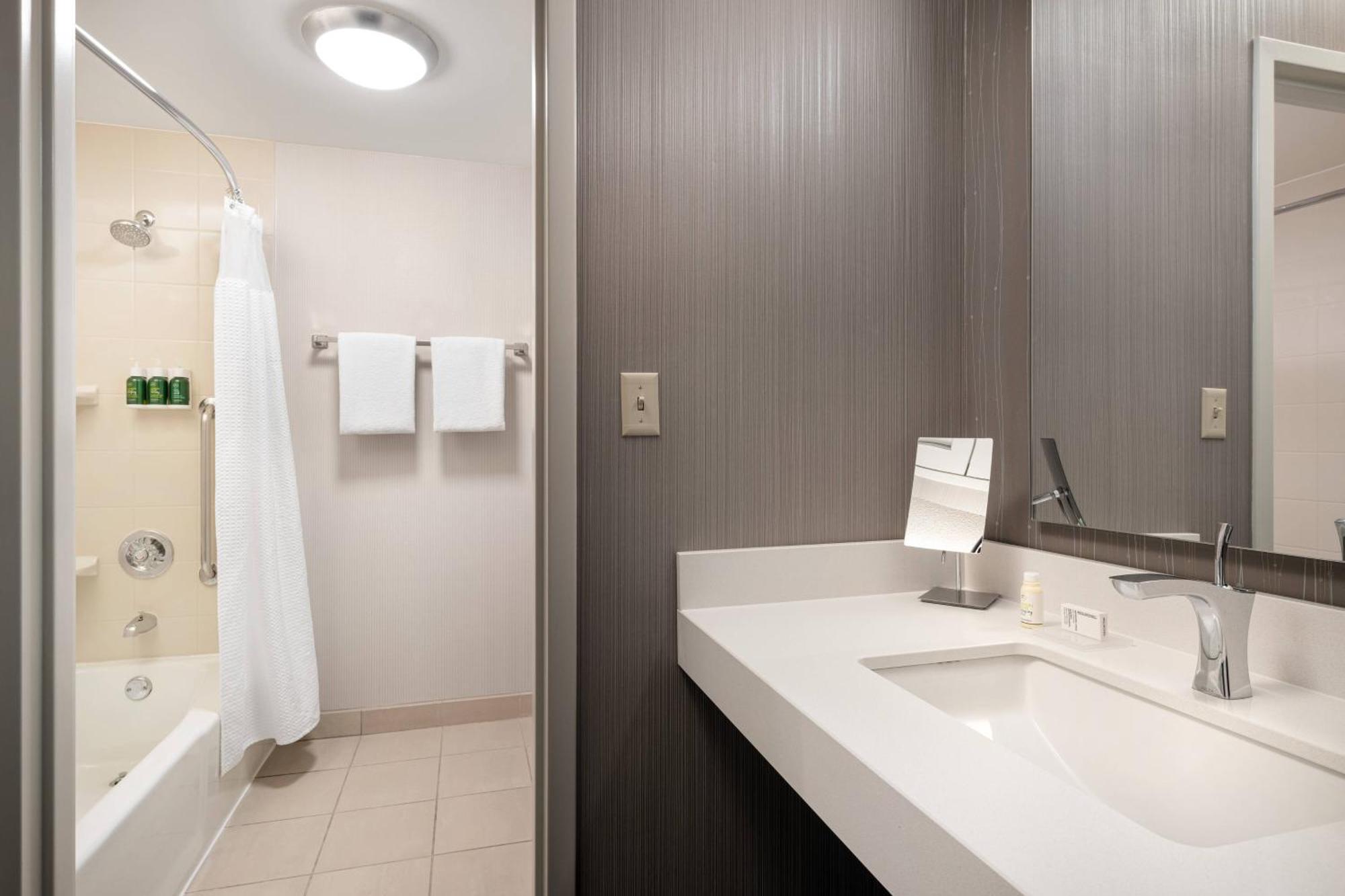 Courtyard By Marriott Boulder Hotell Exteriör bild